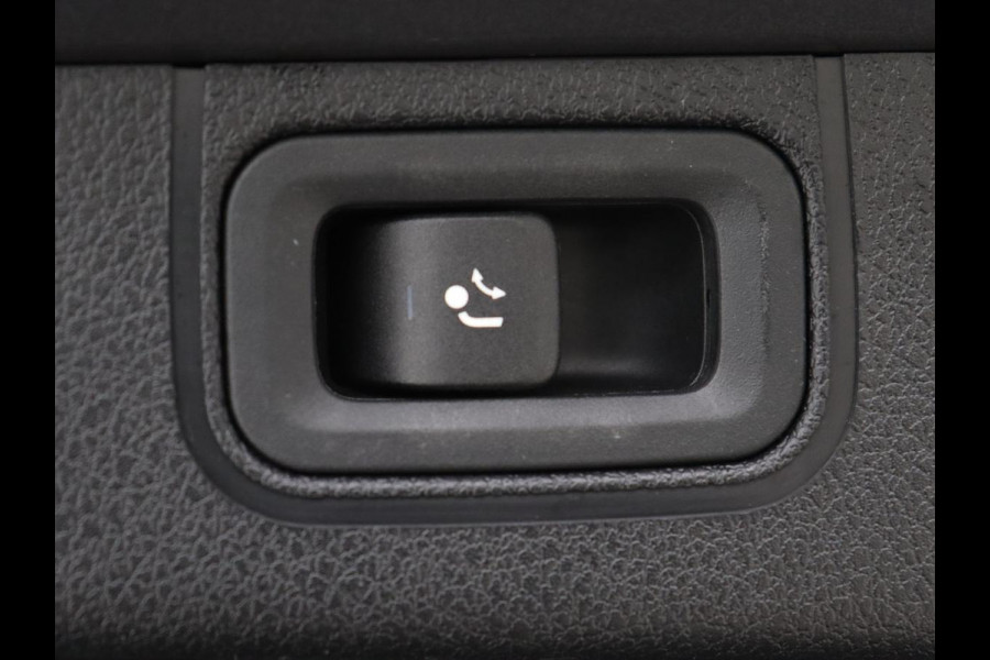 Mercedes-Benz A-Klasse 200 AMG | Panoramadak | Trekhaak | Carplay | Adaptive cruise | Stoelverwarming | Camera | Leder/Alcantara | Navigatie | Full LED | Sfeerverlichting | Park Assist Mercedes-Benz A-Klasse 200 AMG | Panoramadak | Trekhaak | Carplay | Adaptive cruise | Stoelverwarming | Camera | Leder/Alcantara | Navigatie | Full LED | Sfeerverlichting | Park Assist