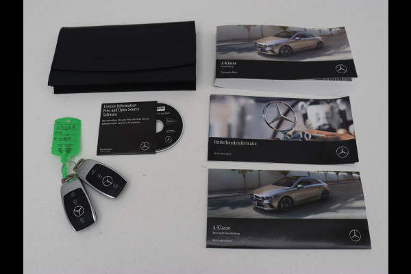 Mercedes-Benz A-Klasse 200 AMG | Panoramadak | Trekhaak | Carplay | Adaptive cruise | Stoelverwarming | Camera | Leder/Alcantara | Navigatie | Full LED | Sfeerverlichting | Park Assist Mercedes-Benz A-Klasse 200 AMG | Panoramadak | Trekhaak | Carplay | Adaptive cruise | Stoelverwarming | Camera | Leder/Alcantara | Navigatie | Full LED | Sfeerverlichting | Park Assist