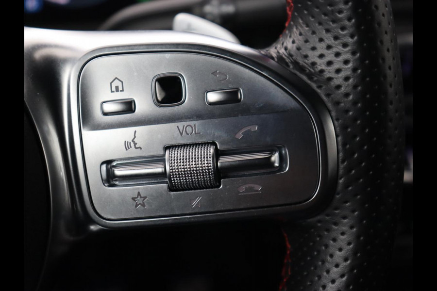 Mercedes-Benz A-Klasse 200 AMG | Panoramadak | Trekhaak | Carplay | Adaptive cruise | Stoelverwarming | Camera | Leder/Alcantara | Navigatie | Full LED | Sfeerverlichting | Park Assist Mercedes-Benz A-Klasse 200 AMG | Panoramadak | Trekhaak | Carplay | Adaptive cruise | Stoelverwarming | Camera | Leder/Alcantara | Navigatie | Full LED | Sfeerverlichting | Park Assist