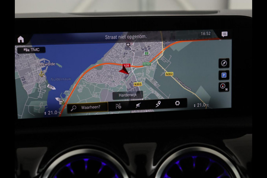 Mercedes-Benz A-Klasse 200 AMG | Panoramadak | Trekhaak | Carplay | Adaptive cruise | Stoelverwarming | Camera | Leder/Alcantara | Navigatie | Full LED | Sfeerverlichting | Park Assist Mercedes-Benz A-Klasse 200 AMG | Panoramadak | Trekhaak | Carplay | Adaptive cruise | Stoelverwarming | Camera | Leder/Alcantara | Navigatie | Full LED | Sfeerverlichting | Park Assist