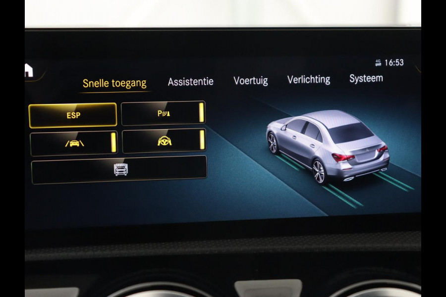 Mercedes-Benz A-Klasse 200 AMG | Panoramadak | Trekhaak | Carplay | Adaptive cruise | Stoelverwarming | Camera | Leder/Alcantara | Navigatie | Full LED | Sfeerverlichting | Park Assist Mercedes-Benz A-Klasse 200 AMG | Panoramadak | Trekhaak | Carplay | Adaptive cruise | Stoelverwarming | Camera | Leder/Alcantara | Navigatie | Full LED | Sfeerverlichting | Park Assist