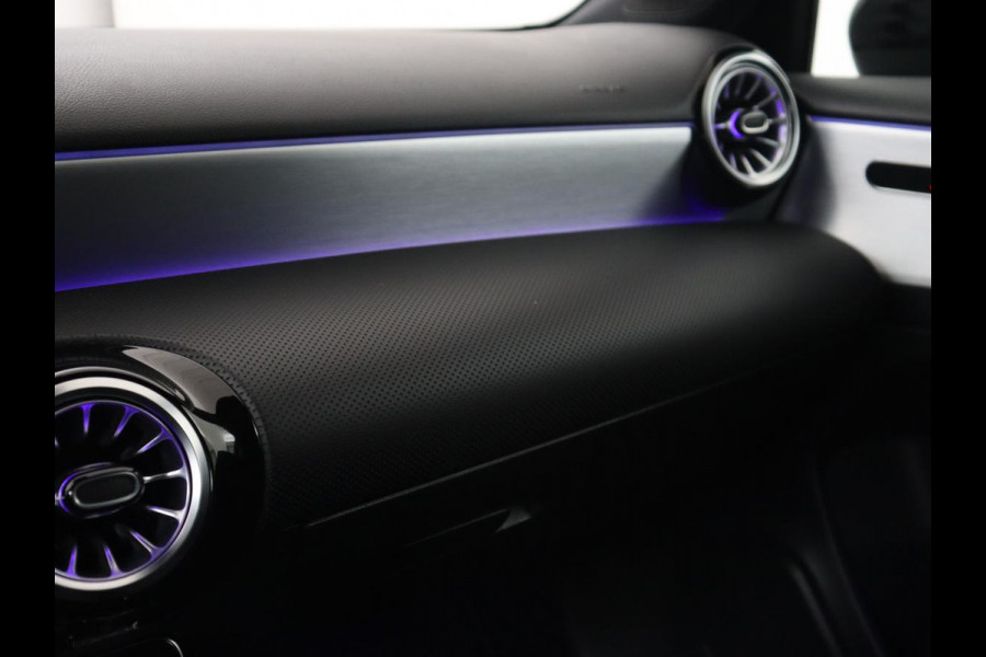 Mercedes-Benz A-Klasse 200 AMG | Panoramadak | Trekhaak | Carplay | Adaptive cruise | Stoelverwarming | Camera | Leder/Alcantara | Navigatie | Full LED | Sfeerverlichting | Park Assist Mercedes-Benz A-Klasse 200 AMG | Panoramadak | Trekhaak | Carplay | Adaptive cruise | Stoelverwarming | Camera | Leder/Alcantara | Navigatie | Full LED | Sfeerverlichting | Park Assist