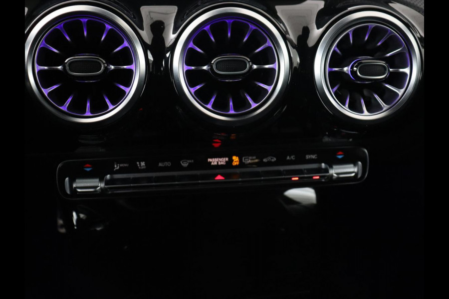 Mercedes-Benz A-Klasse 200 AMG | Panoramadak | Trekhaak | Carplay | Adaptive cruise | Stoelverwarming | Camera | Leder/Alcantara | Navigatie | Full LED | Sfeerverlichting | Park Assist Mercedes-Benz A-Klasse 200 AMG | Panoramadak | Trekhaak | Carplay | Adaptive cruise | Stoelverwarming | Camera | Leder/Alcantara | Navigatie | Full LED | Sfeerverlichting | Park Assist