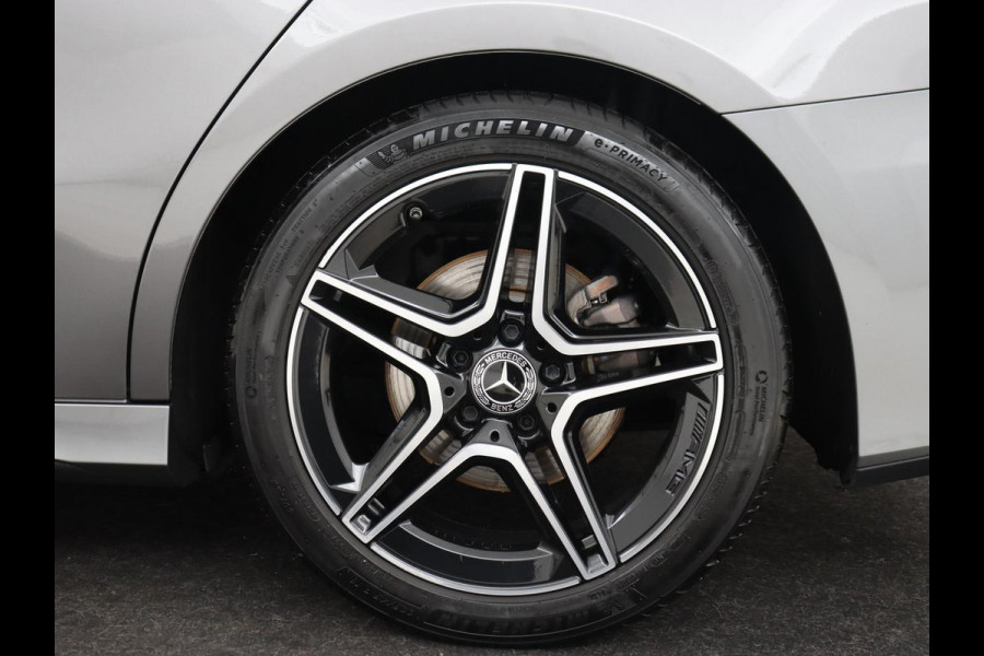 Mercedes-Benz A-Klasse 200 AMG | Panoramadak | Trekhaak | Carplay | Adaptive cruise | Stoelverwarming | Camera | Leder/Alcantara | Navigatie | Full LED | Sfeerverlichting | Park Assist Mercedes-Benz A-Klasse 200 AMG | Panoramadak | Trekhaak | Carplay | Adaptive cruise | Stoelverwarming | Camera | Leder/Alcantara | Navigatie | Full LED | Sfeerverlichting | Park Assist