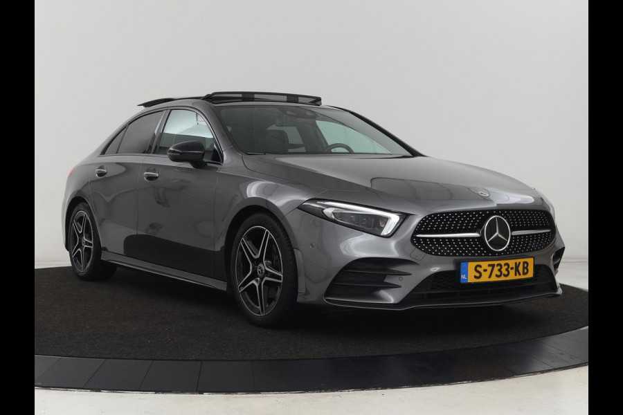 Mercedes-Benz A-Klasse 200 AMG | Panoramadak | Trekhaak | Carplay | Adaptive cruise | Stoelverwarming | Camera | Leder/Alcantara | Navigatie | Full LED | Sfeerverlichting | Park Assist Mercedes-Benz A-Klasse 200 AMG | Panoramadak | Trekhaak | Carplay | Adaptive cruise | Stoelverwarming | Camera | Leder/Alcantara | Navigatie | Full LED | Sfeerverlichting | Park Assist