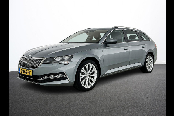Škoda Superb Combi 1.4 TSI iV Business Edition Plus PHEV Airco ECC Navi Carplay Adaptive Cruise 18" LM Velgen Leder/Alcantara Virtual Cockpit El Achterklep Full LED Stoelverwarming