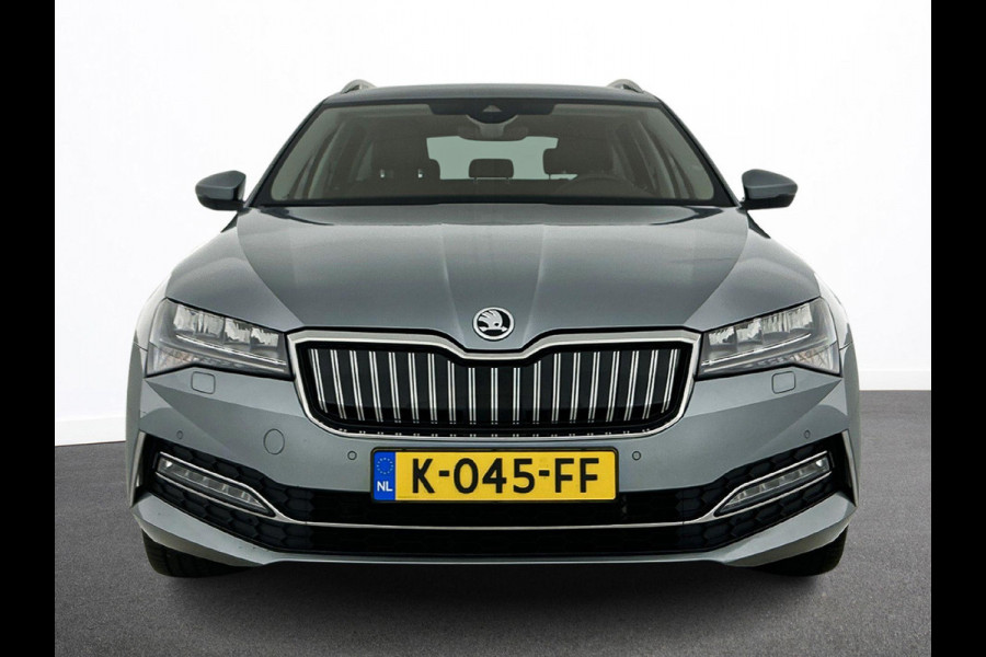 Škoda Superb Combi 1.4 TSI iV Business Edition Plus PHEV Airco ECC Navi Carplay Adaptive Cruise 18" LM Velgen Leder/Alcantara Virtual Cockpit El Achterklep Full LED Stoelverwarming