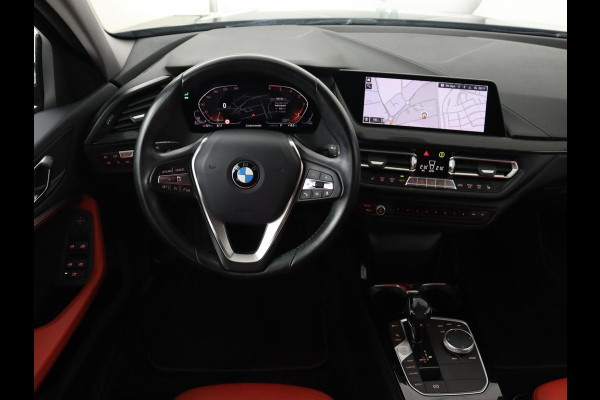 BMW 1-serie 116d High Executive | Sport Line | Leder | Stoelverwarming | Carplay | Sportstoelen | Navigatie | Parkeerhulp | Live Cockpit | Climate control | Full LED | Cruise control