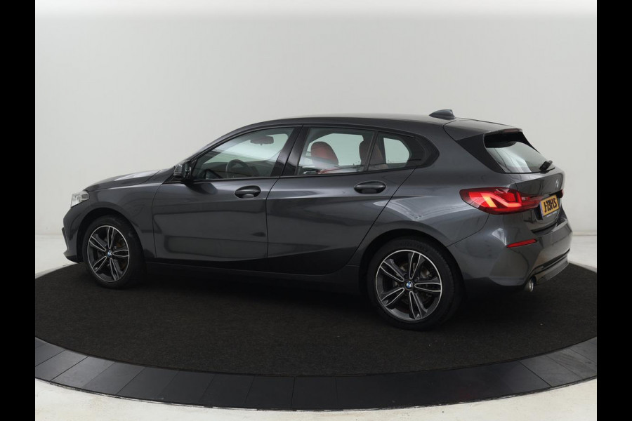 BMW 1-serie 116d High Executive | Sport Line | Leder | Stoelverwarming | Carplay | Sportstoelen | Navigatie | Parkeerhulp | Live Cockpit | Climate control | Full LED | Cruise control