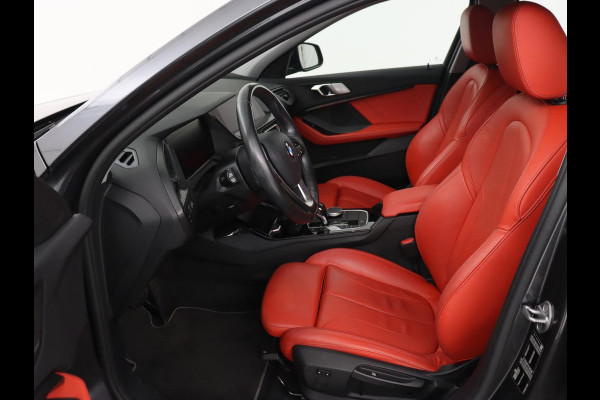 BMW 1-serie 116d High Executive | Sport Line | Leder | Stoelverwarming | Carplay | Sportstoelen | Navigatie | Parkeerhulp | Live Cockpit | Climate control | Full LED | Cruise control
