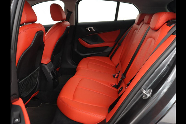 BMW 1-serie 116d High Executive | Sport Line | Leder | Stoelverwarming | Carplay | Sportstoelen | Navigatie | Parkeerhulp | Live Cockpit | Climate control | Full LED | Cruise control