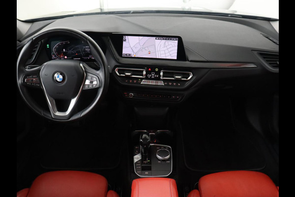 BMW 1-serie 116d High Executive | Sport Line | Leder | Stoelverwarming | Carplay | Sportstoelen | Navigatie | Parkeerhulp | Live Cockpit | Climate control | Full LED | Cruise control
