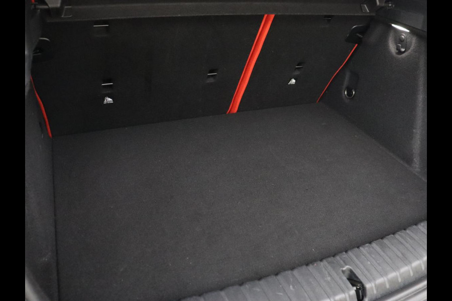 BMW 1-serie 116d High Executive | Sport Line | Leder | Stoelverwarming | Carplay | Sportstoelen | Navigatie | Parkeerhulp | Live Cockpit | Climate control | Full LED | Cruise control