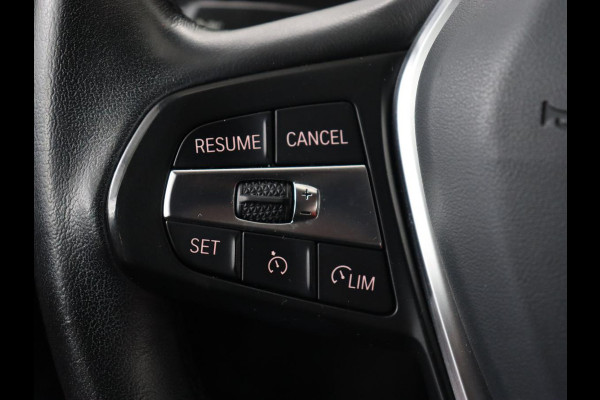 BMW 1-serie 116d High Executive | Sport Line | Leder | Stoelverwarming | Carplay | Sportstoelen | Navigatie | Parkeerhulp | Live Cockpit | Climate control | Full LED | Cruise control