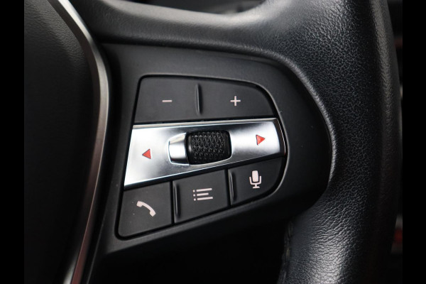 BMW 1-serie 116d High Executive | Sport Line | Leder | Stoelverwarming | Carplay | Sportstoelen | Navigatie | Parkeerhulp | Live Cockpit | Climate control | Full LED | Cruise control