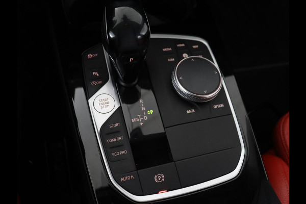 BMW 1-serie 116d High Executive | Sport Line | Leder | Stoelverwarming | Carplay | Sportstoelen | Navigatie | Parkeerhulp | Live Cockpit | Climate control | Full LED | Cruise control