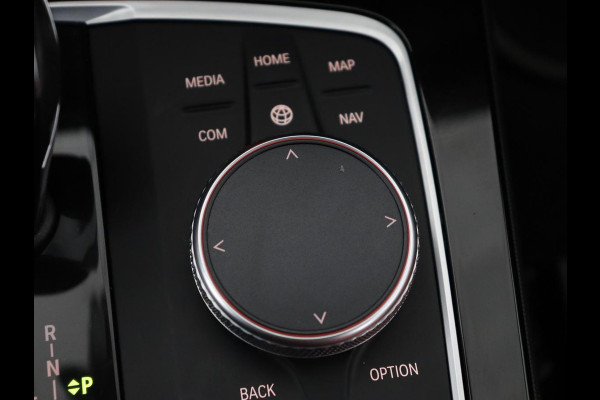 BMW 1-serie 116d High Executive | Sport Line | Leder | Stoelverwarming | Carplay | Sportstoelen | Navigatie | Parkeerhulp | Live Cockpit | Climate control | Full LED | Cruise control