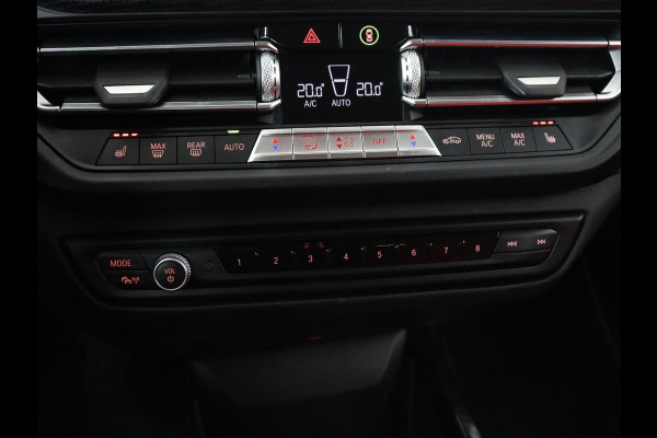 BMW 1-serie 116d High Executive | Sport Line | Leder | Stoelverwarming | Carplay | Sportstoelen | Navigatie | Parkeerhulp | Live Cockpit | Climate control | Full LED | Cruise control