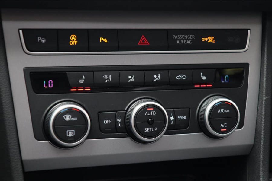 Seat Ateca 1.5 TSI FR / PANODAK / KEYLESS / ACC / CAMERA / CARPLAY