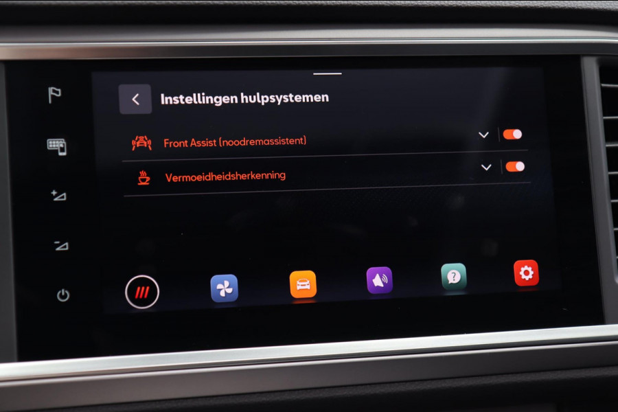 Seat Ateca 1.5 TSI FR / PANODAK / KEYLESS / ACC / CAMERA / CARPLAY