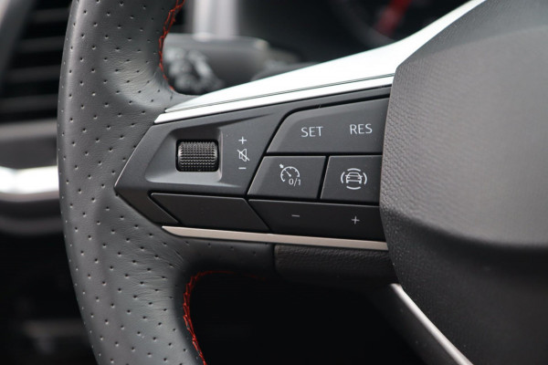 Seat Ateca 1.5 TSI FR / PANODAK / KEYLESS / ACC / CAMERA / CARPLAY