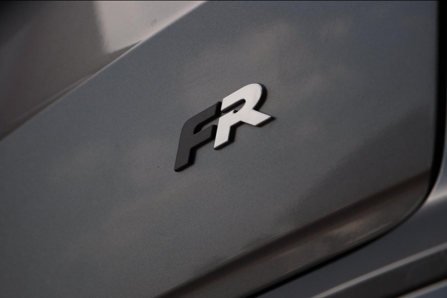 Seat Ateca 1.5 TSI FR / PANODAK / KEYLESS / ACC / CAMERA / CARPLAY