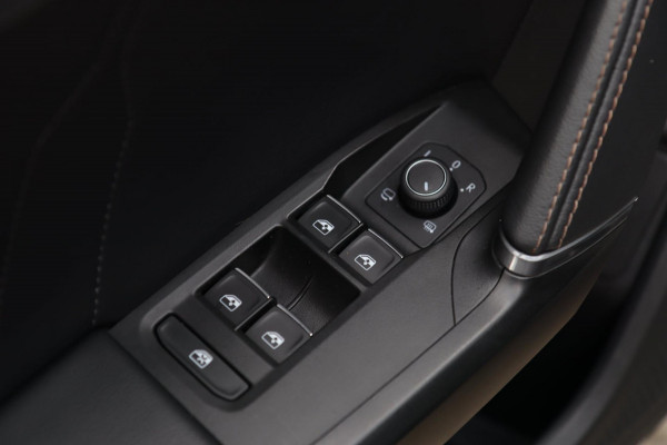 CUPRA Formentor 1.5 TSI / PANODAK / KUIPSTOELEN / MEMORY / CAMERA / LEDER / KEYLESS