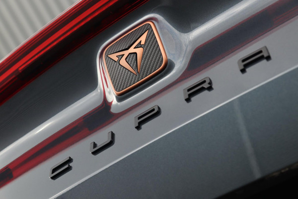 CUPRA Formentor 1.5 TSI / PANODAK / KUIPSTOELEN / MEMORY / CAMERA / LEDER / KEYLESS