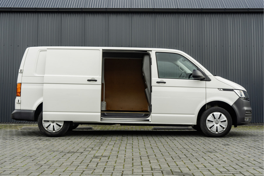 Volkswagen Transporter T6.1 2.0 TDI | L2H1 | Automaat | CarPlay | Navigatie | Cruise | Airco | PDC | Euro 6 Volkswagen Transporter T6.1 2.0 TDI | L2H1 | Automaat | CarPlay | Navigatie | Cruise | Airco | PDC | Euro 6