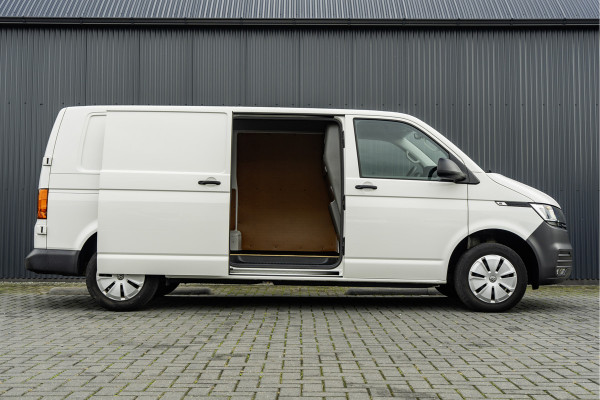 Volkswagen Transporter T6.1 2.0 TDI | L2H1 | Automaat | CarPlay | Navigatie | Cruise | Airco | PDC | Euro 6 Volkswagen Transporter T6.1 2.0 TDI | L2H1 | Automaat | CarPlay | Navigatie | Cruise | Airco | PDC | Euro 6
