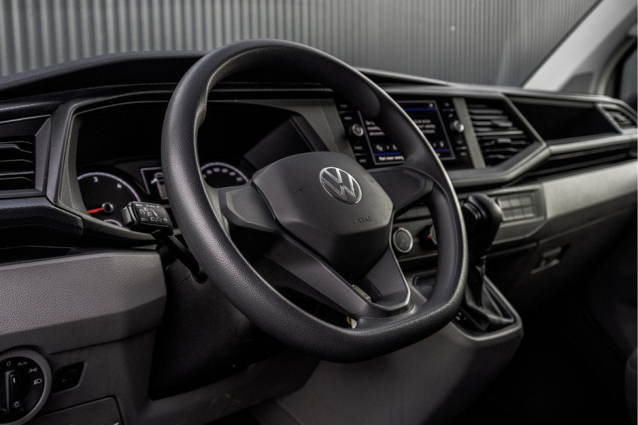 Volkswagen Transporter T6.1 2.0 TDI | L2H1 | Automaat | CarPlay | Navigatie | Cruise | Airco | PDC | Euro 6 Volkswagen Transporter T6.1 2.0 TDI | L2H1 | Automaat | CarPlay | Navigatie | Cruise | Airco | PDC | Euro 6