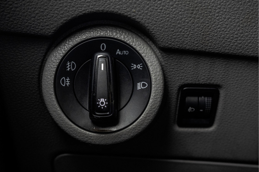 Volkswagen Transporter T6.1 2.0 TDI | L2H1 | Automaat | CarPlay | Navigatie | Cruise | Airco | PDC | Euro 6 Volkswagen Transporter T6.1 2.0 TDI | L2H1 | Automaat | CarPlay | Navigatie | Cruise | Airco | PDC | Euro 6