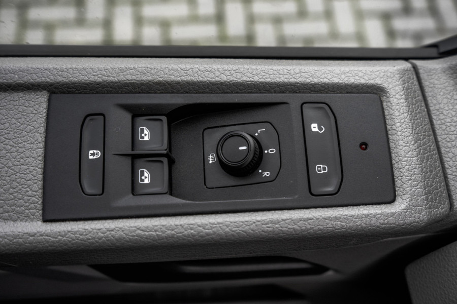 Volkswagen Transporter T6.1 2.0 TDI | L2H1 | Automaat | CarPlay | Navigatie | Cruise | Airco | PDC | Euro 6 Volkswagen Transporter T6.1 2.0 TDI | L2H1 | Automaat | CarPlay | Navigatie | Cruise | Airco | PDC | Euro 6