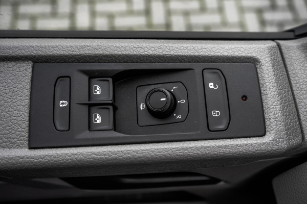 Volkswagen Transporter T6.1 2.0 TDI | L2H1 | Automaat | CarPlay | Navigatie | Cruise | Airco | PDC | Euro 6 Volkswagen Transporter T6.1 2.0 TDI | L2H1 | Automaat | CarPlay | Navigatie | Cruise | Airco | PDC | Euro 6