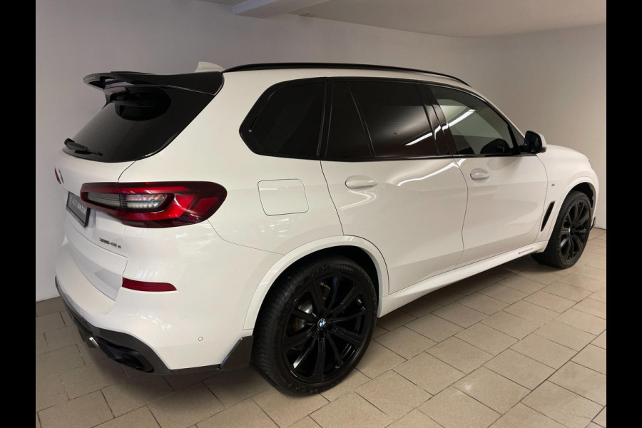 BMW X5 XDrive45e High Executive M PAKKET M PERFORMANCE CARBON AIRCO NAVI CRUISE BT STOELVERW LUCHTV 22INCH CAMERA NIEUWSTAAT