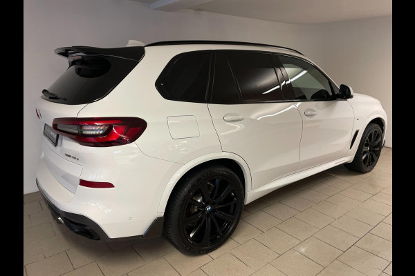 BMW X5 XDrive45e High Executive M PAKKET M PERFORMANCE CARBON AIRCO NAVI CRUISE BT STOELVERW LUCHTV 22INCH CAMERA NIEUWSTAAT