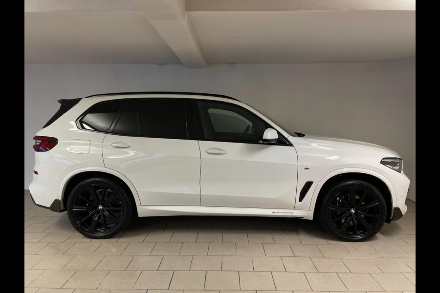 BMW X5 XDrive45e High Executive M PAKKET M PERFORMANCE CARBON AIRCO NAVI CRUISE BT STOELVERW LUCHTV 22INCH CAMERA NIEUWSTAAT