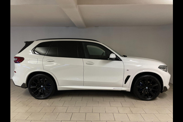 BMW X5 XDrive45e High Executive M PAKKET M PERFORMANCE CARBON AIRCO NAVI CRUISE BT STOELVERW LUCHTV 22INCH CAMERA NIEUWSTAAT