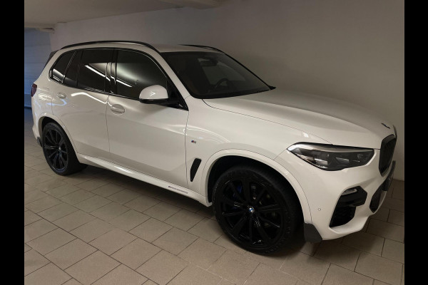 BMW X5 XDrive45e High Executive M PAKKET M PERFORMANCE CARBON AIRCO NAVI CRUISE BT STOELVERW LUCHTV 22INCH CAMERA NIEUWSTAAT