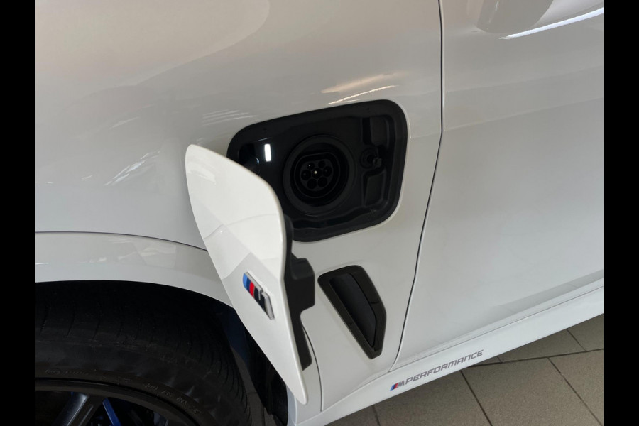 BMW X5 XDrive45e High Executive M PAKKET M PERFORMANCE CARBON AIRCO NAVI CRUISE BT STOELVERW LUCHTV 22INCH CAMERA NIEUWSTAAT
