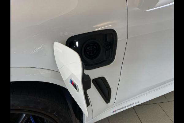 BMW X5 XDrive45e High Executive M PAKKET M PERFORMANCE CARBON AIRCO NAVI CRUISE BT STOELVERW LUCHTV 22INCH CAMERA NIEUWSTAAT