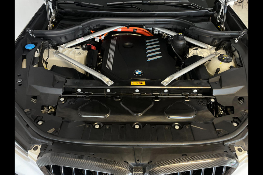 BMW X5 XDrive45e High Executive M PAKKET M PERFORMANCE CARBON AIRCO NAVI CRUISE BT STOELVERW LUCHTV 22INCH CAMERA NIEUWSTAAT