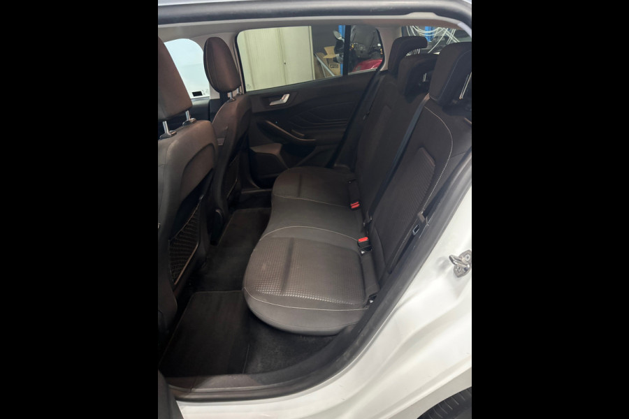 Ford FOCUS Wagon 1.0 EcoBoost Trend Edition Business Airco| PDC | Navi | Cruise | Camera | Trekhaak Ford FOCUS Wagon 1.0 EcoBoost Trend Edition Business Airco| PDC | Navi | Cruise | Camera | Trekhaak