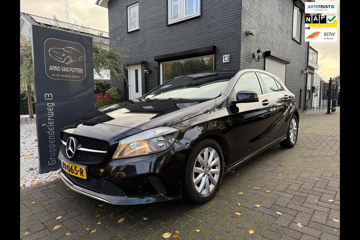 Mercedes-Benz A-Klasse 180 Business Solution - Camera - Airco - Cruise Mercedes-Benz A-Klasse 180 Business Solution - Camera - Airco - Cruise