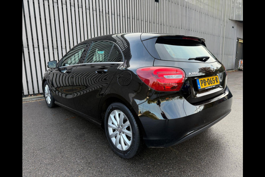 Mercedes-Benz A-Klasse 180 Business Solution - Camera - Airco - Cruise Mercedes-Benz A-Klasse 180 Business Solution - Camera - Airco - Cruise