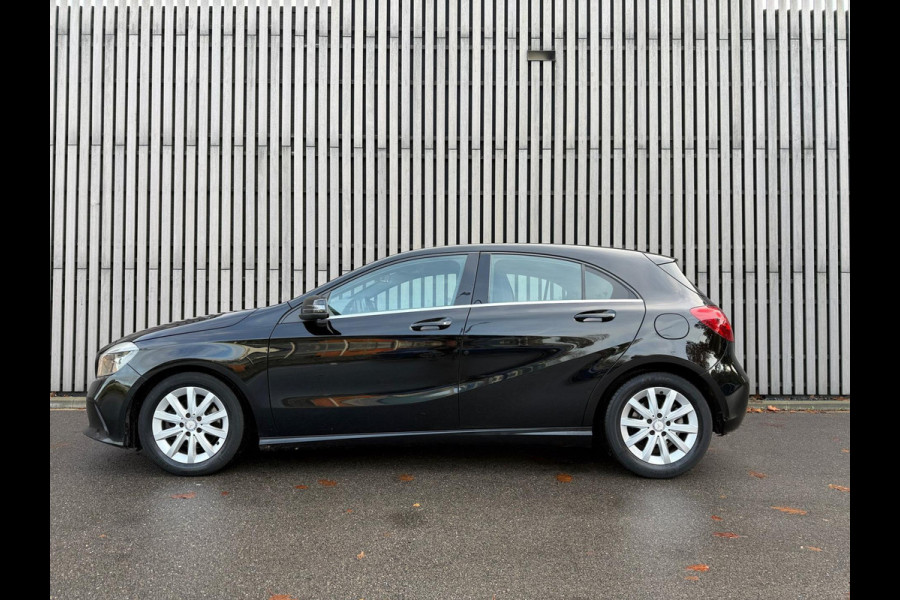Mercedes-Benz A-Klasse 180 Business Solution - Camera - Airco - Cruise Mercedes-Benz A-Klasse 180 Business Solution - Camera - Airco - Cruise
