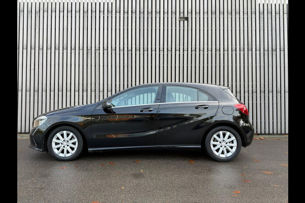 Mercedes-Benz A-Klasse 180 Business Solution - Camera - Airco - Cruise Mercedes-Benz A-Klasse 180 Business Solution - Camera - Airco - Cruise