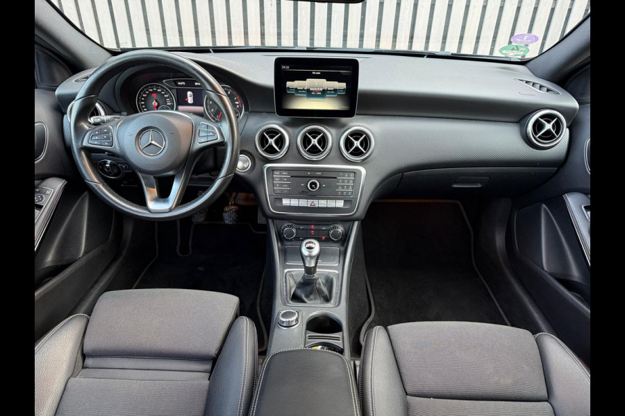 Mercedes-Benz A-Klasse 180 Business Solution - Camera - Airco - Cruise Mercedes-Benz A-Klasse 180 Business Solution - Camera - Airco - Cruise