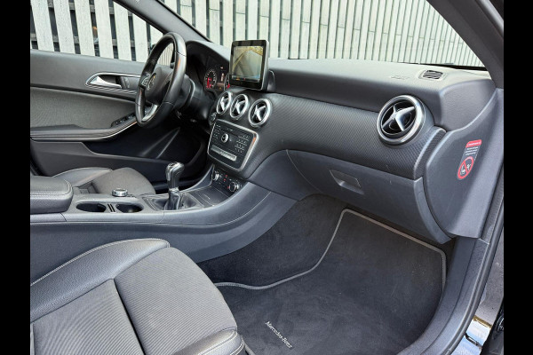 Mercedes-Benz A-Klasse 180 Business Solution - Camera - Airco - Cruise Mercedes-Benz A-Klasse 180 Business Solution - Camera - Airco - Cruise