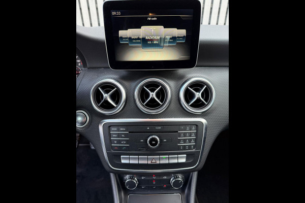 Mercedes-Benz A-Klasse 180 Business Solution - Camera - Airco - Cruise Mercedes-Benz A-Klasse 180 Business Solution - Camera - Airco - Cruise